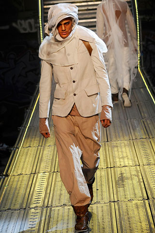 John Galliano / - 2010